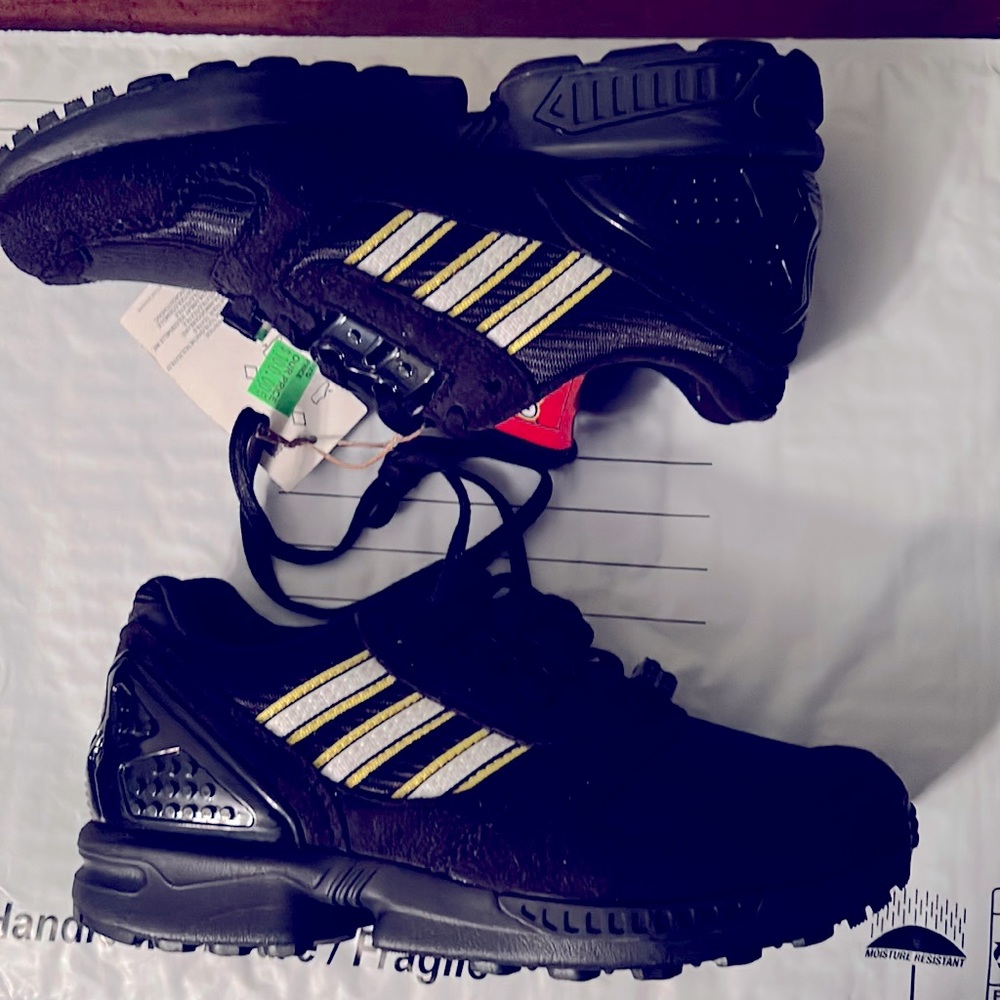Black adidas Lego edition zzz 8000 size 3.5 us triple black white striped